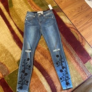 Roses on the bottom of them